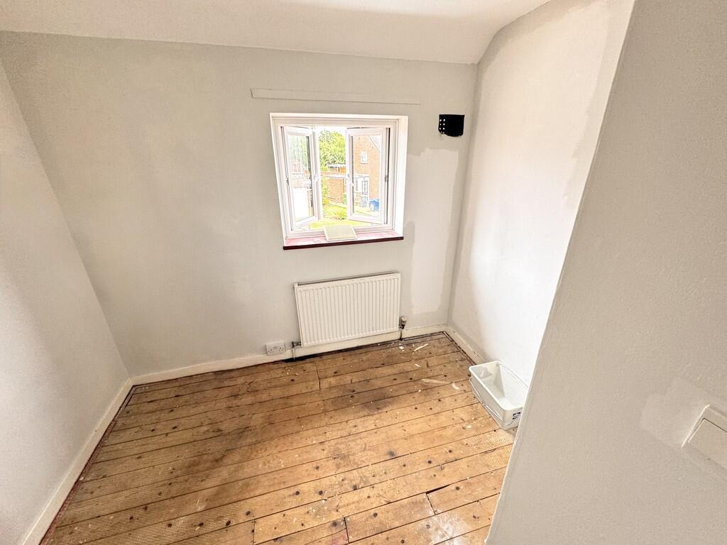 13 Almond Close -...