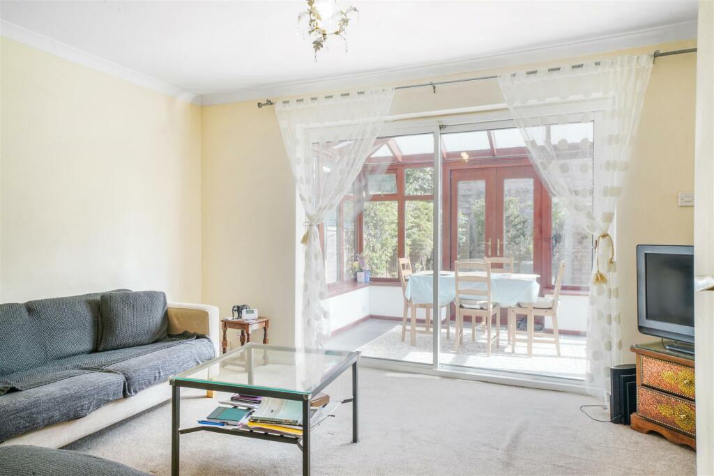 99 Fernbank Avenue - JzM5bBYMHUq8mEGCwJys.jpg