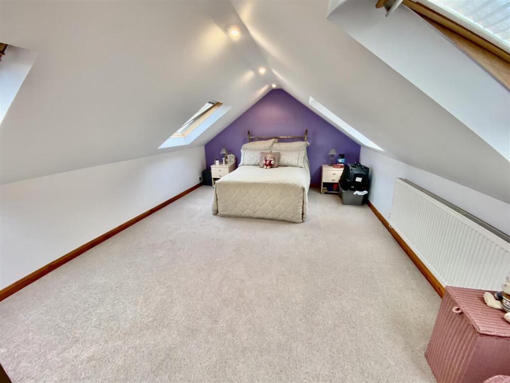 BEDROOM 5
