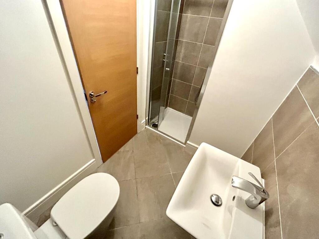 ensuite.JPG
