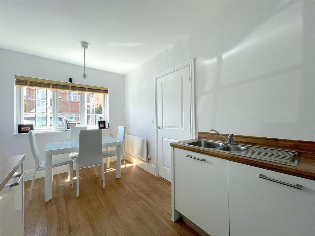 Kitchen:Dining Room (2).jpeg