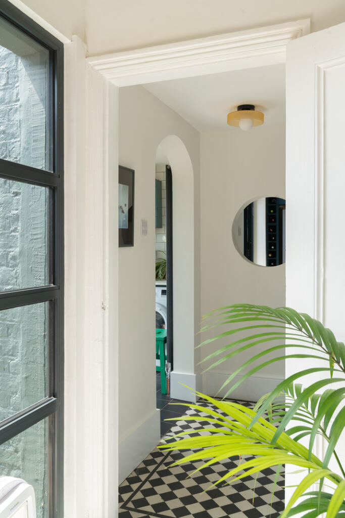 295906 - ST-MARY-ROAD-E17-030.jpg