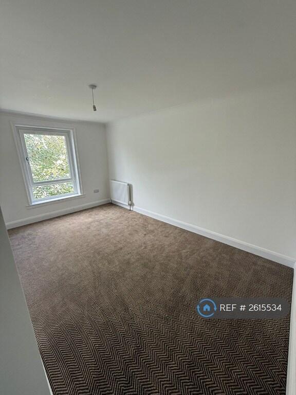 Master Bedroom (2)