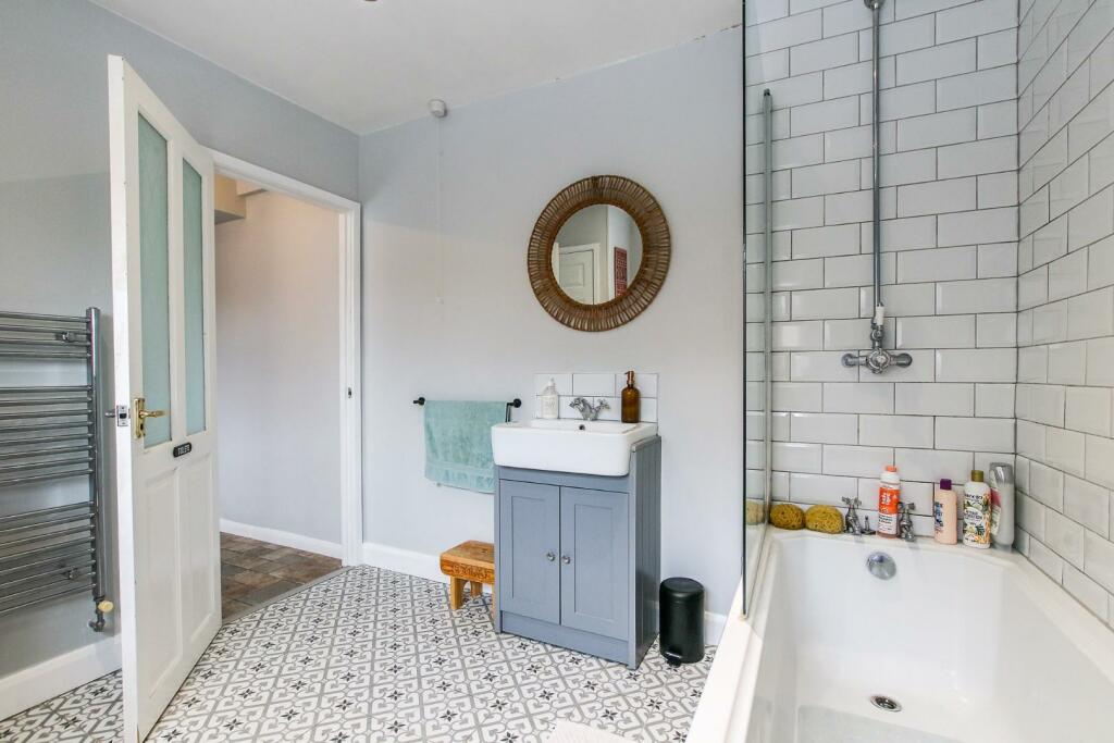 Bathroom2.jpg