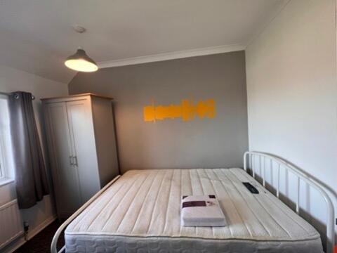 40 Stephens Road - Bedroom 3 (1)