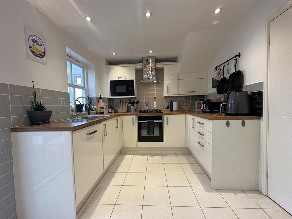 Kitchen/Dining Room