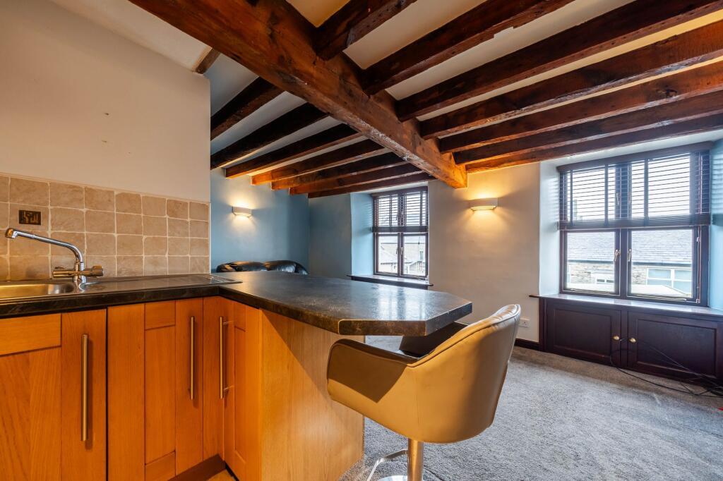 OPEN PLAN LIVING AREA