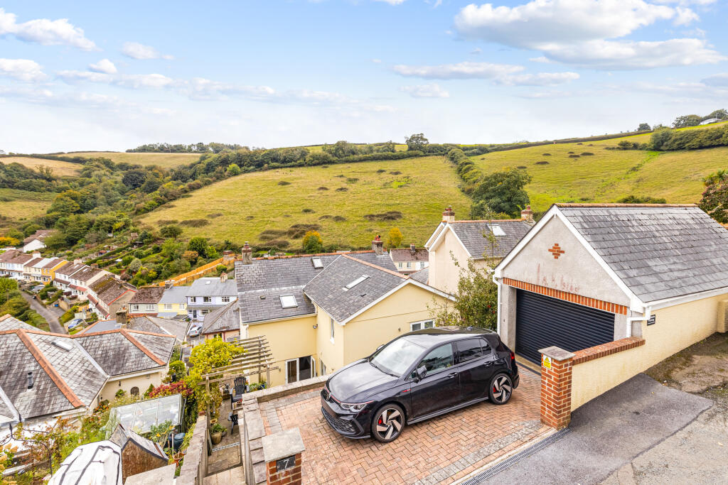 6 Top Garage &amp; Position 7 Broad Park Dartmouth - 2