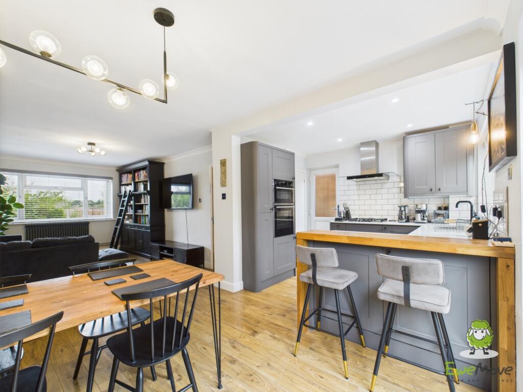 EweMove Basingstoke Avon Road Kitchen Dining room