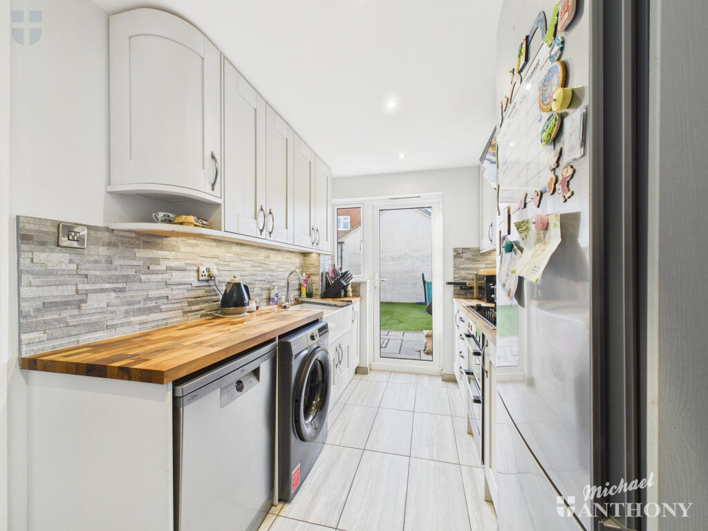 CAM03218G0-PR0831-STILL009