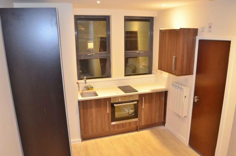 Beautifully Decorated Studio Flat - Ideal Locatio