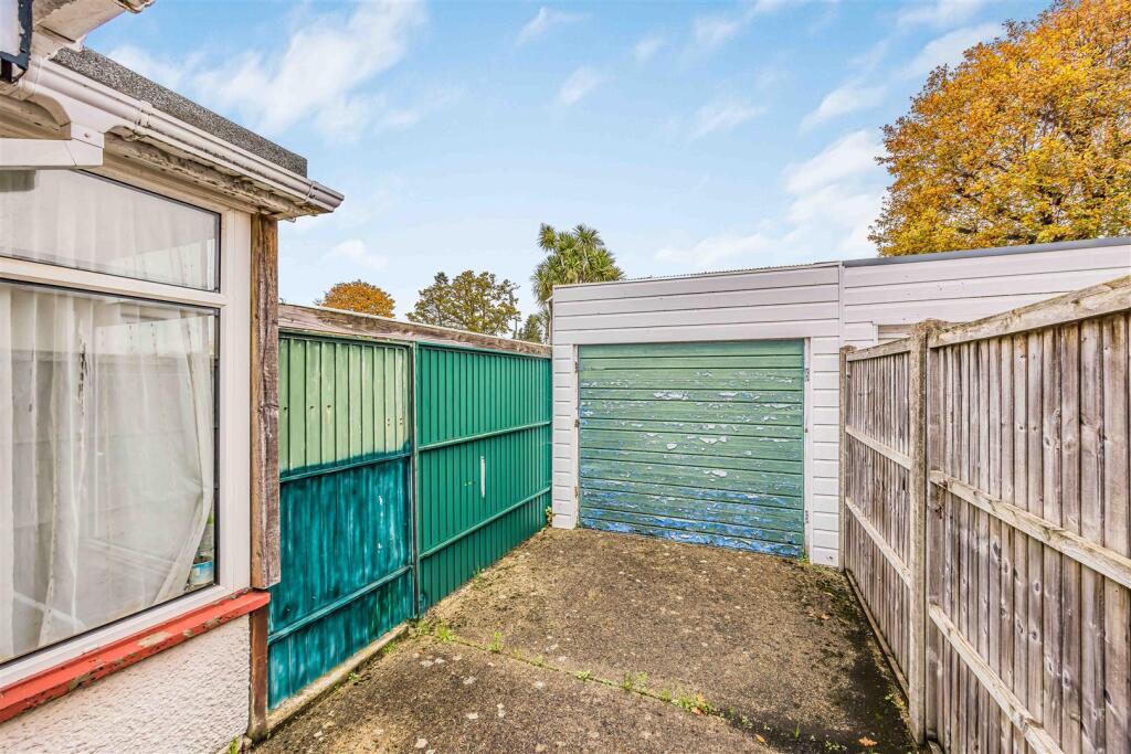 66 Durley Avenue, Cowplain-Small-PorticoMarketing-