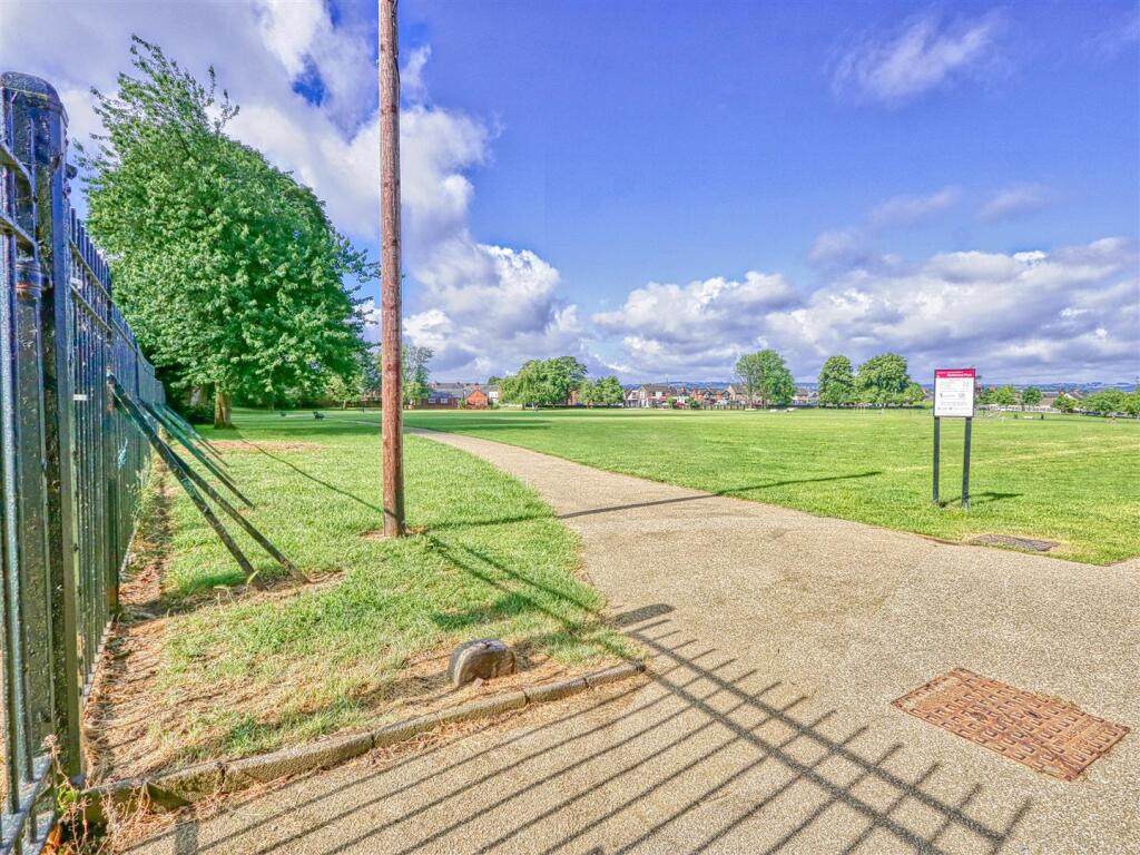 EASTWOOD PARK
