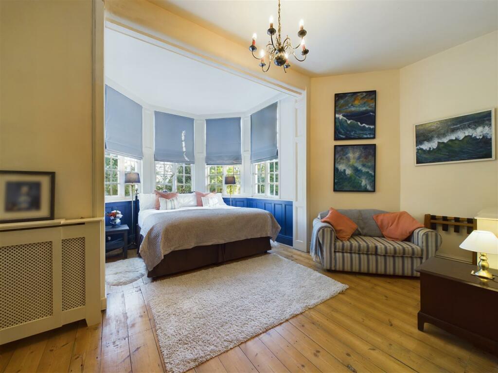 BEDROOM 2