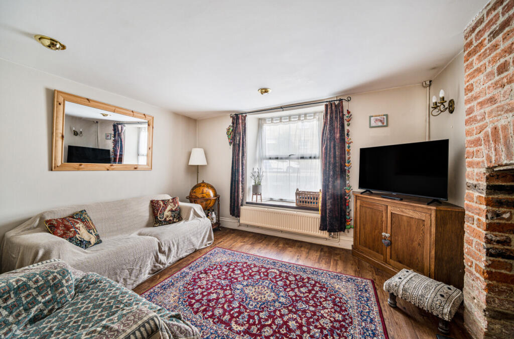 1328807-5-688a335...