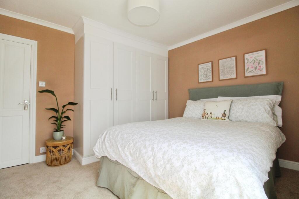 pbox-bedroom-314225.JPG