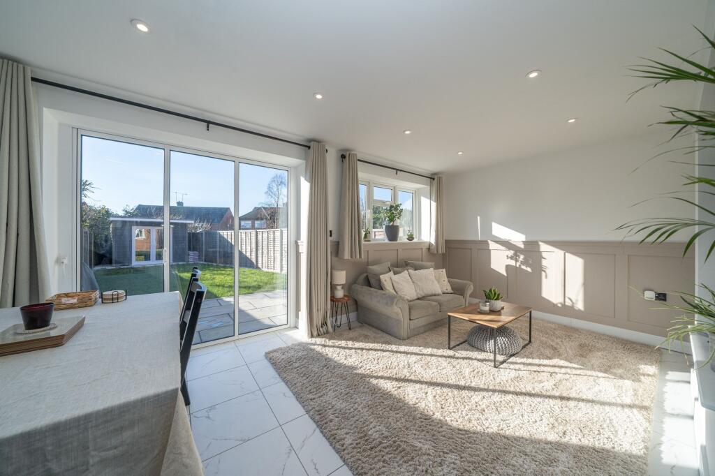 Open Plan Kitchen / Family Room