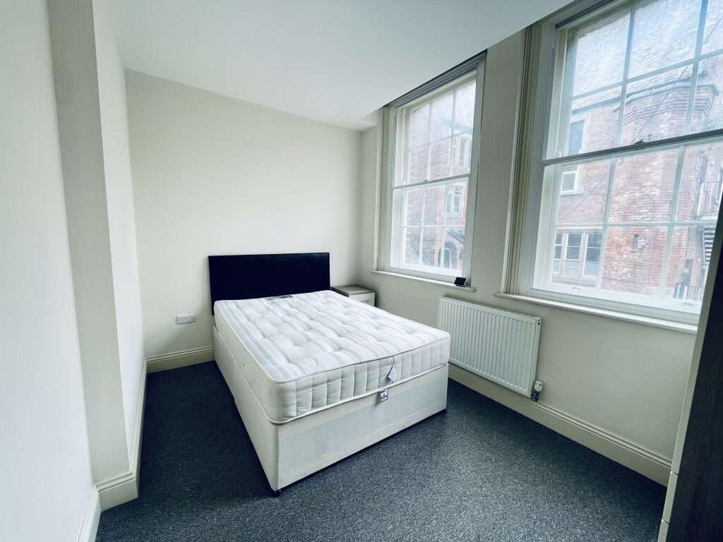Flat_2_8_St_James_Row