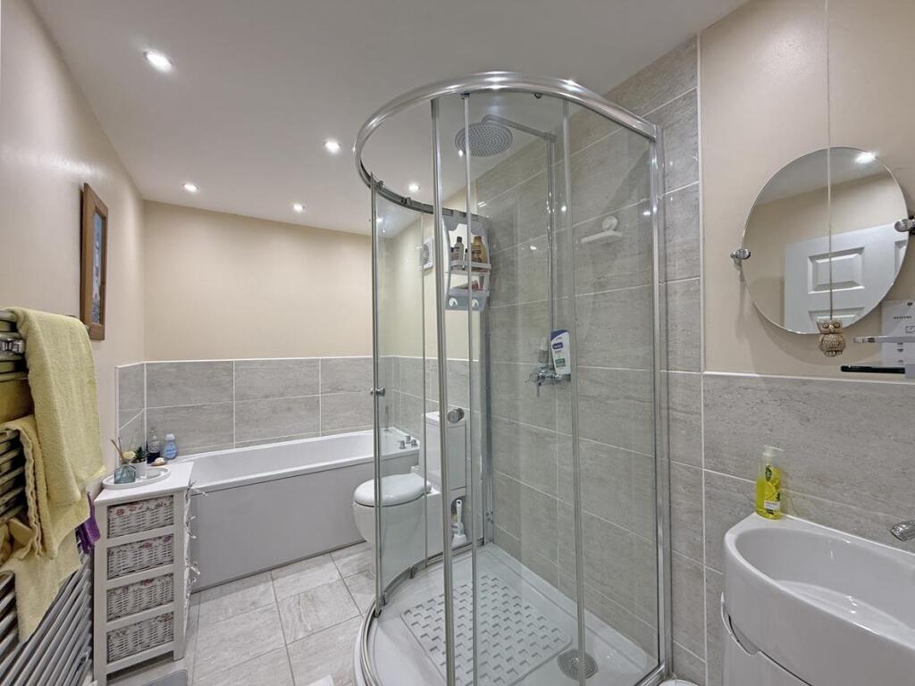 Dunraven Drive 81 - Bathroom.jpg
