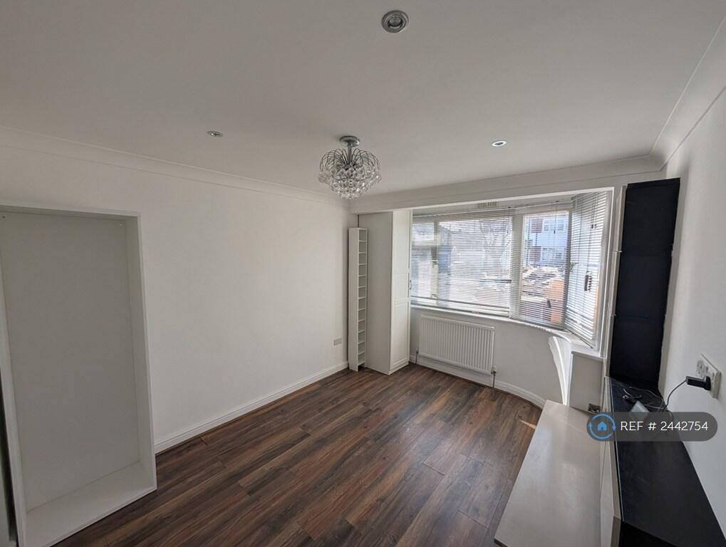 Double Bedroom 4 (Ground Floor)