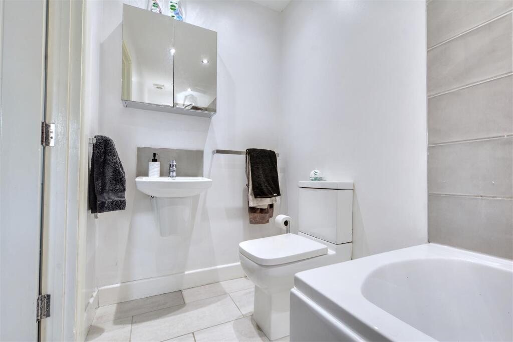 Bathroom_2.jpeg