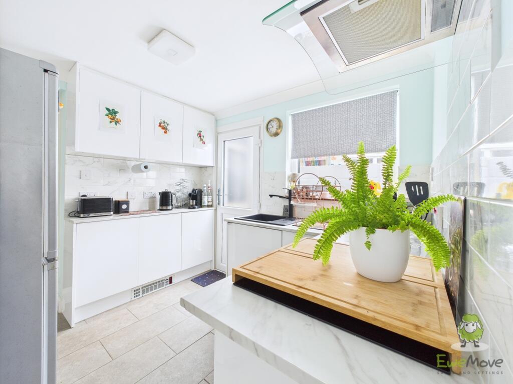 CAM01543G0-PR0134-STILL010