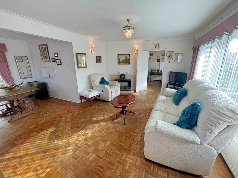 Lounge / Dining Room 