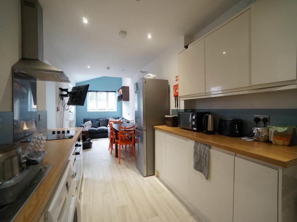 Kitchen 1.JPG