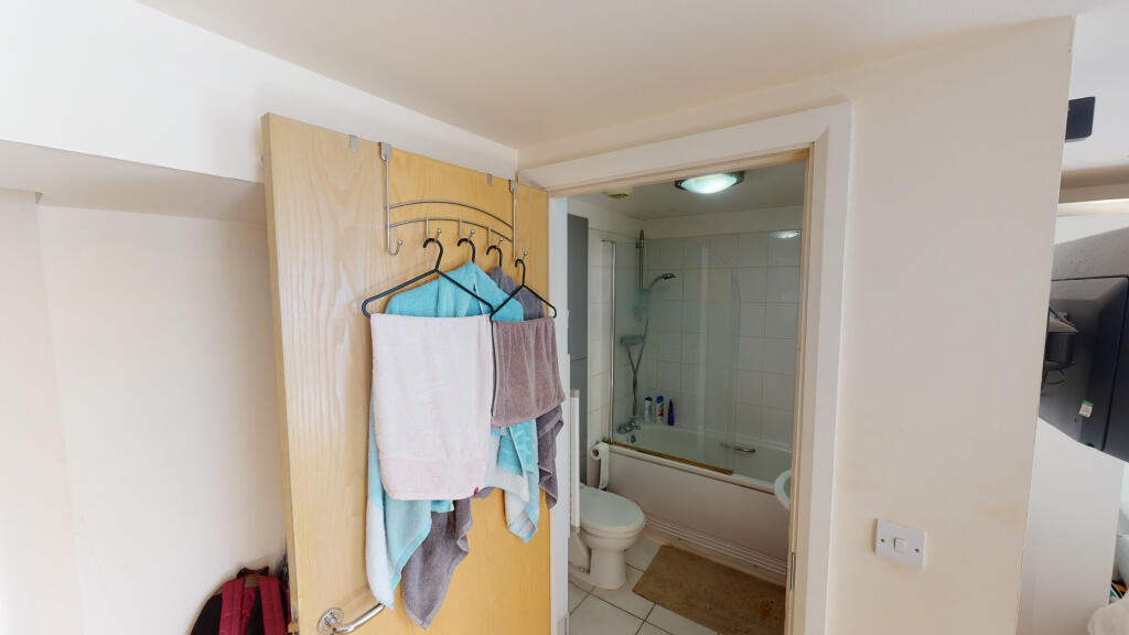 Flat-6-Queens-Apartm