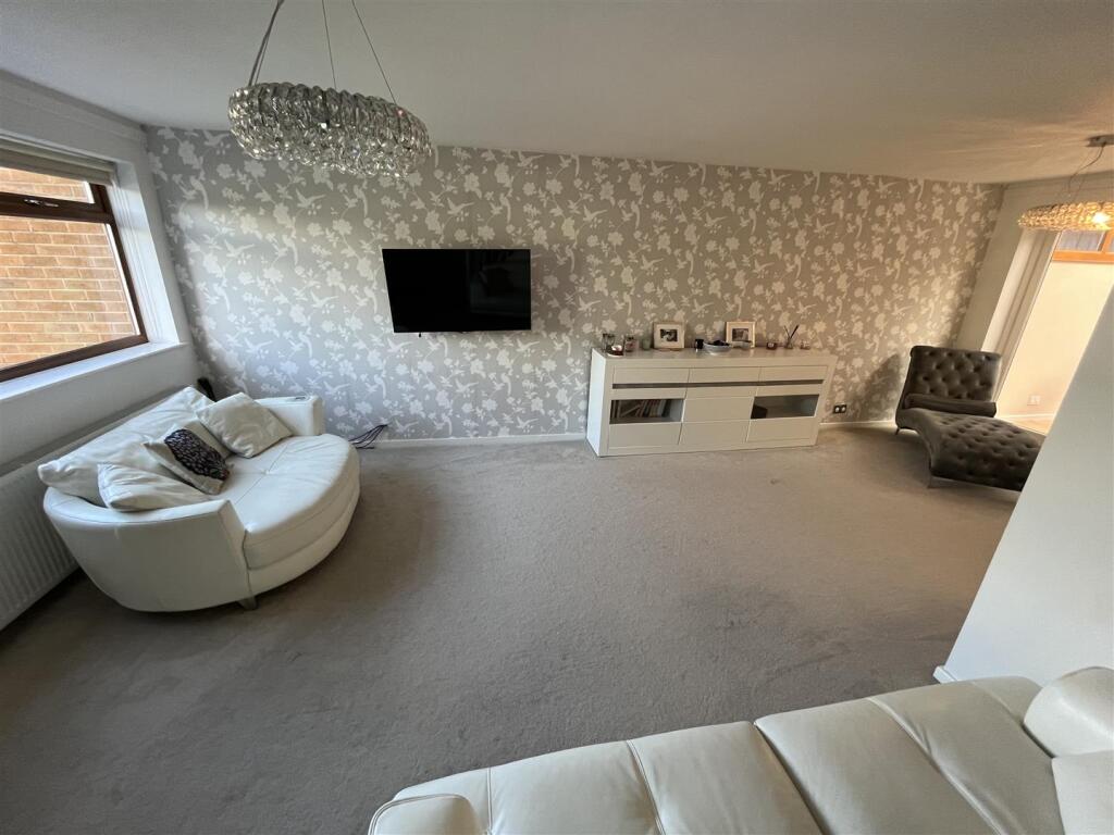 Open Plan Lounge/Diner