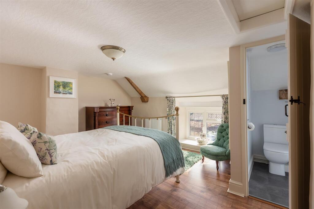 Garth Cottages 6-7 Bedroom 1-1.jpg