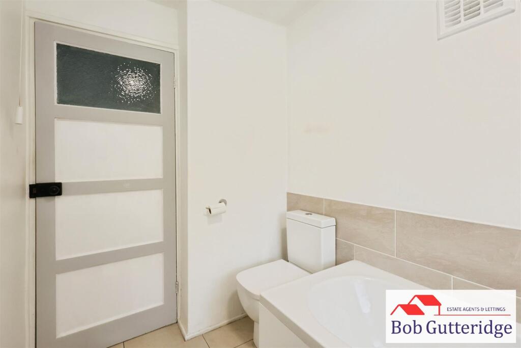 FIRST FLOOR BATHROOM