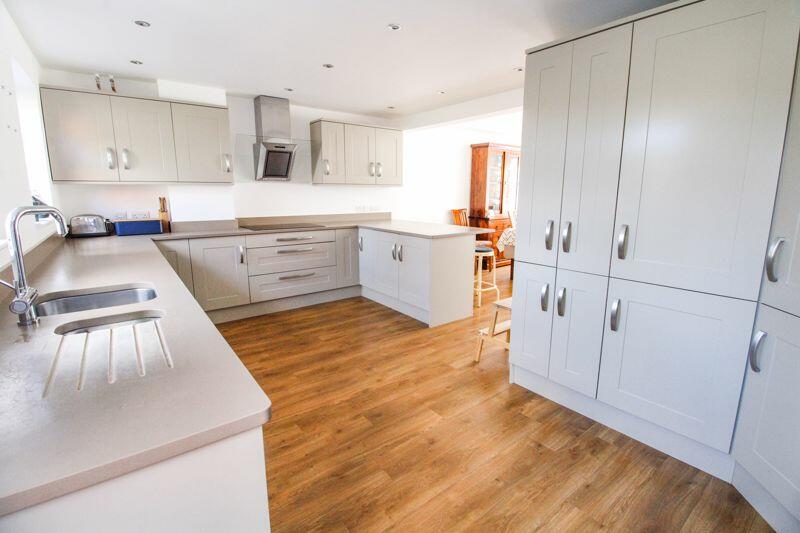 Kitchen/Breakfast Area