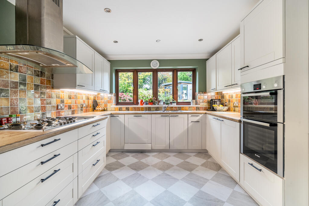 1373454-6-69023cea2d568-ARW-1