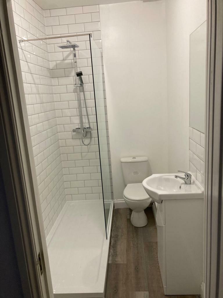 104 Manners Bathroom.jpg