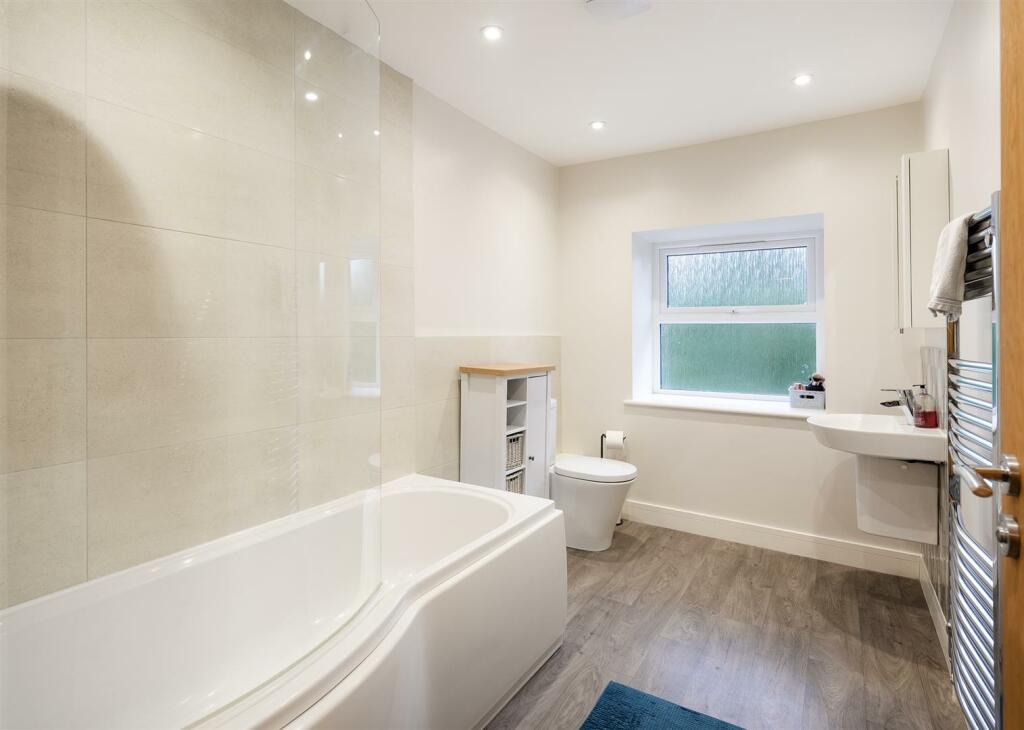 Conygre House, Conygre Road Bathroom.jpg