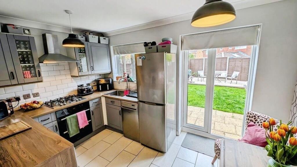 44 Coopers Drive kitchen a.jpg