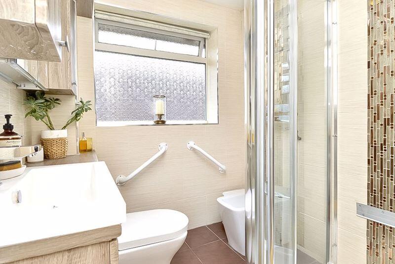 SHOWER ROOM