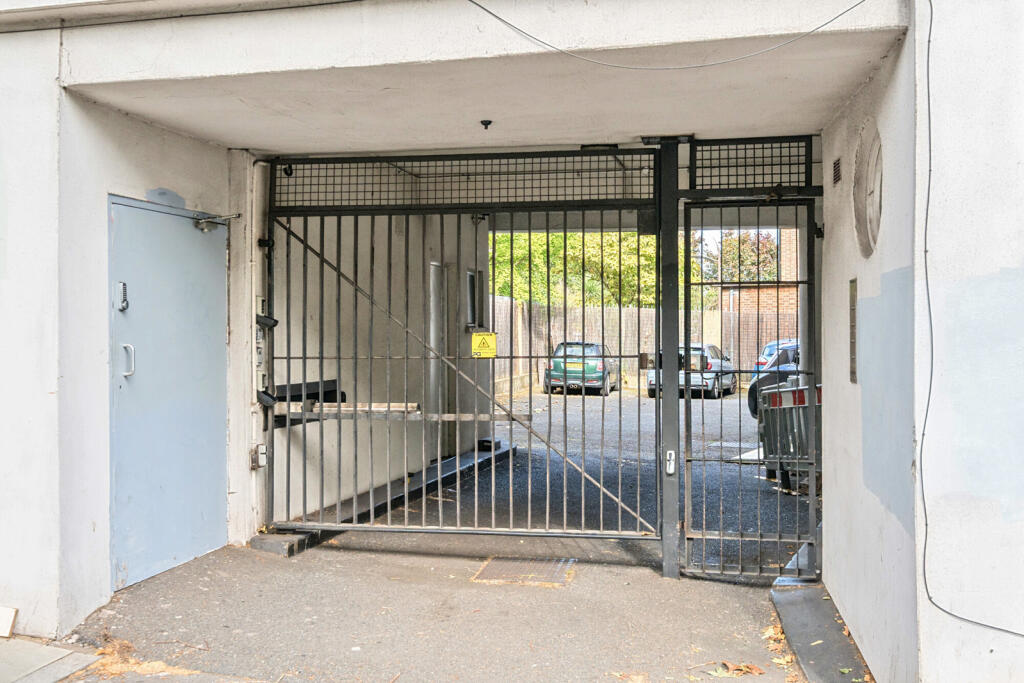 1357192-3-68d2780...