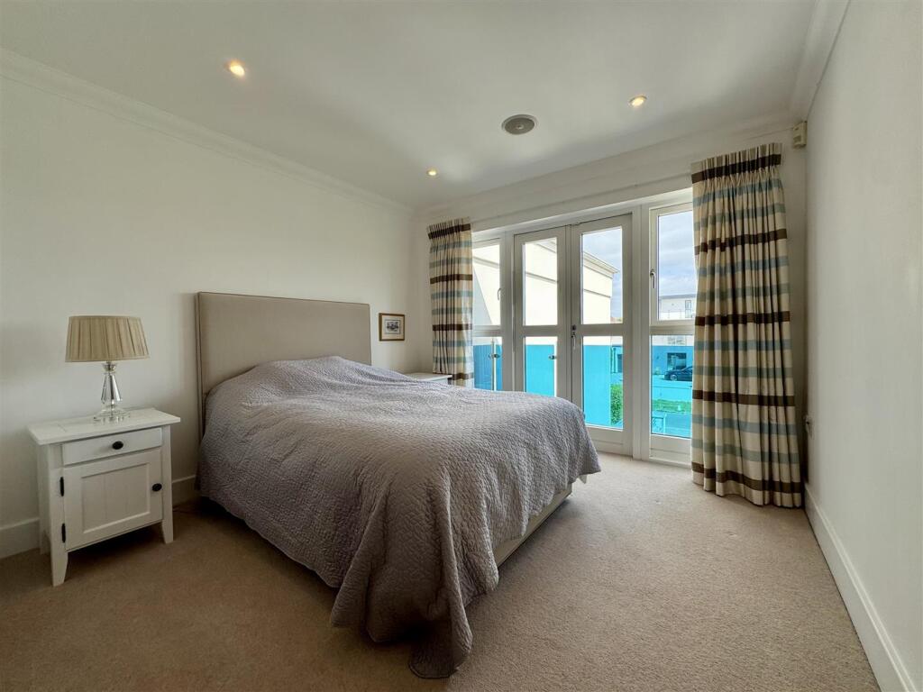 MASTER SUITE / BEDROOM 1