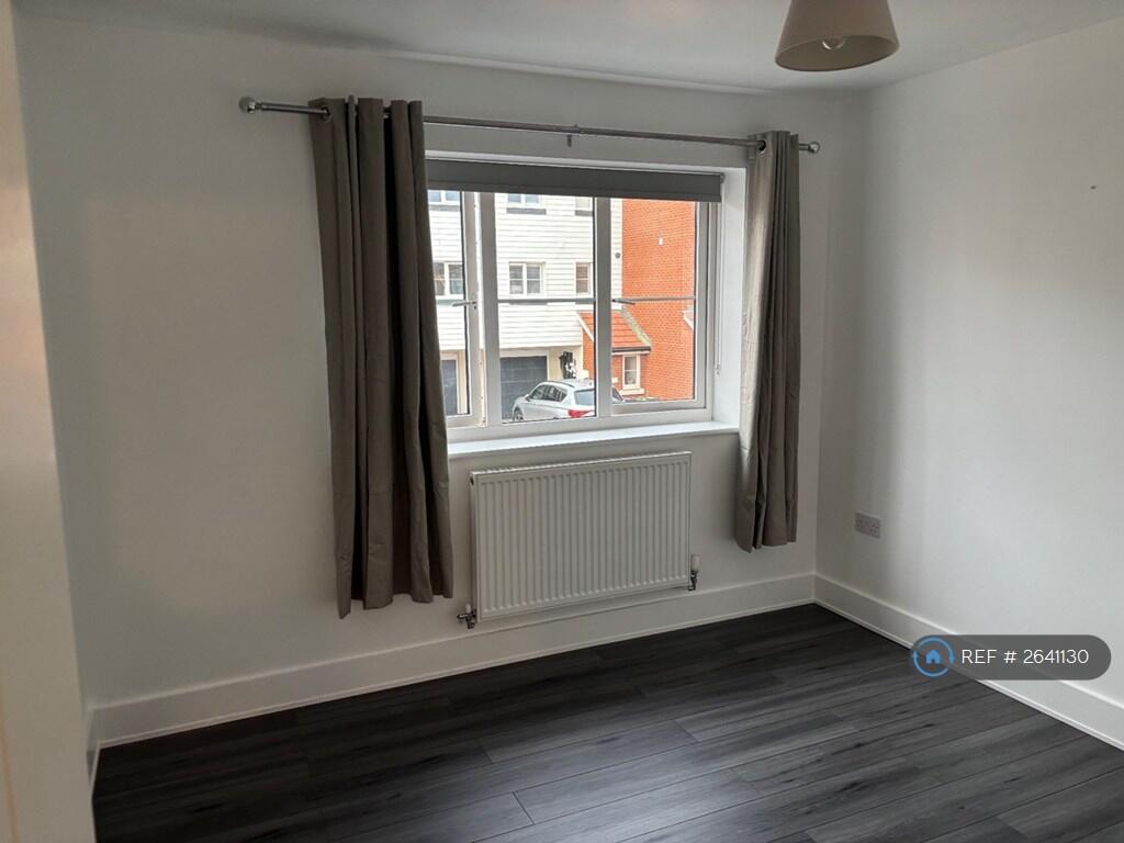 Main Bedroom w/ En Suite