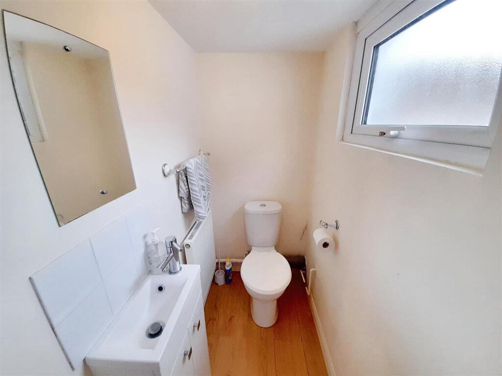 Annexe cloakroom