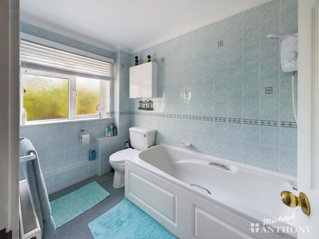 CAM03852G0-PR0196-STILL020