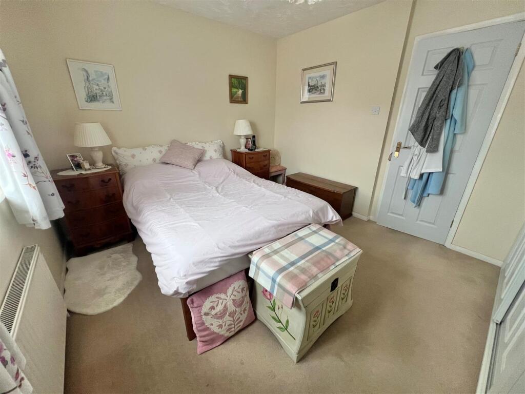 bedroom 1a.jpg