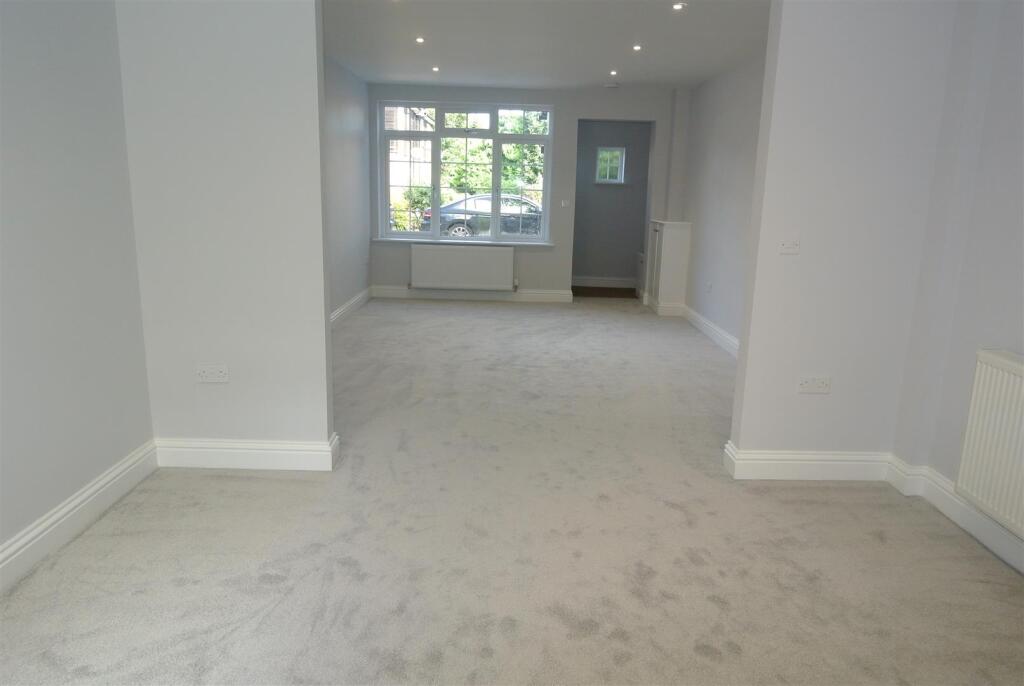 Dining Lounge area.JPG