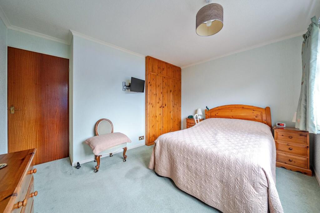 Bed 1.jpg