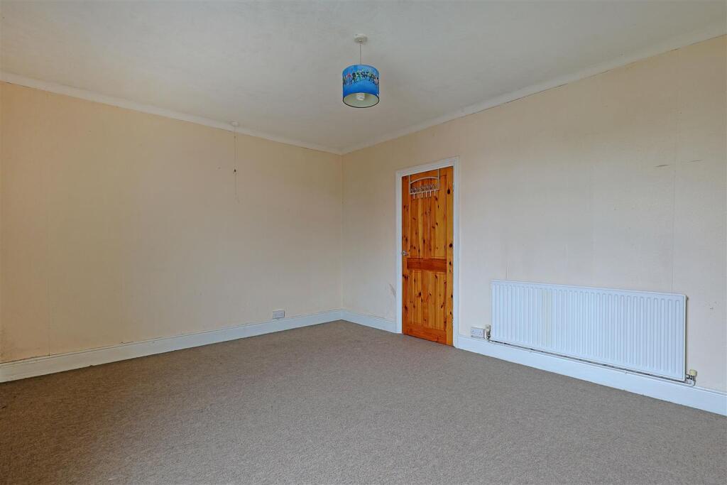 Bedroom 1-2.jpg