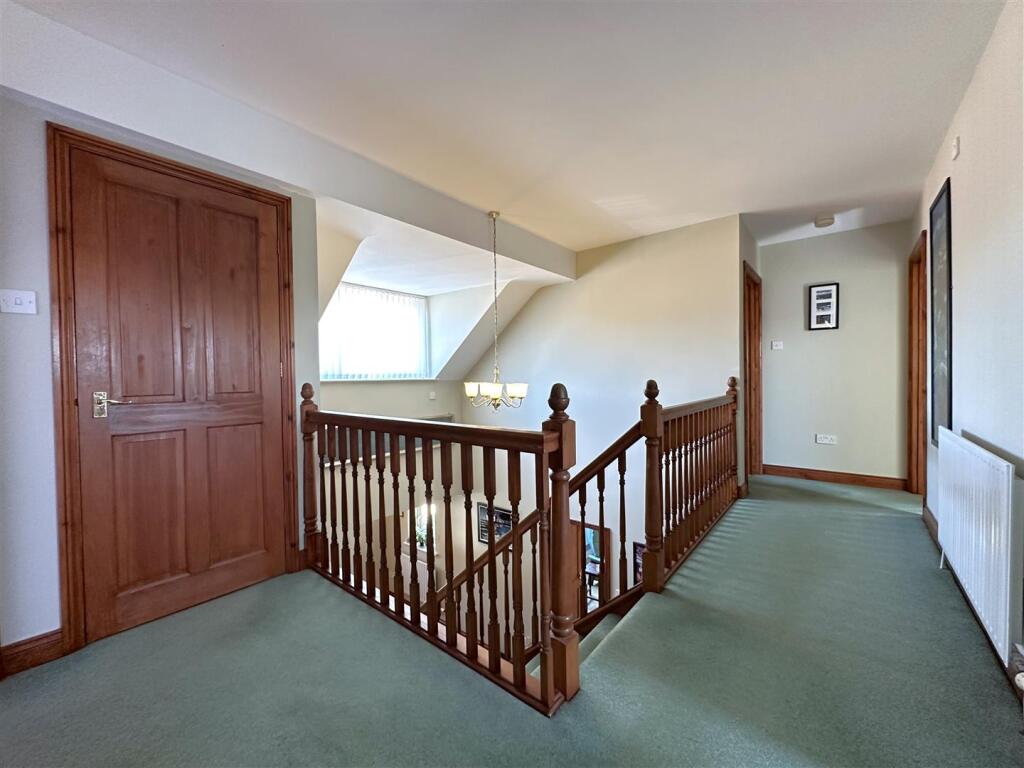 Galleried First Floor Landing 922
