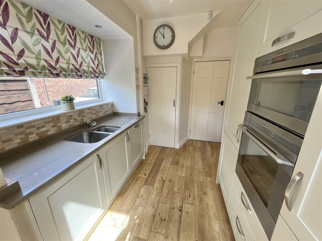Kitchen Area Aspect 2.jpg