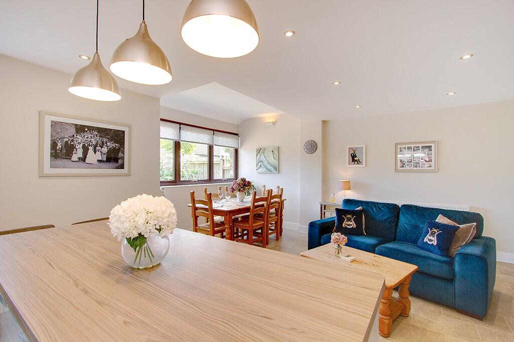 Dining kitchen